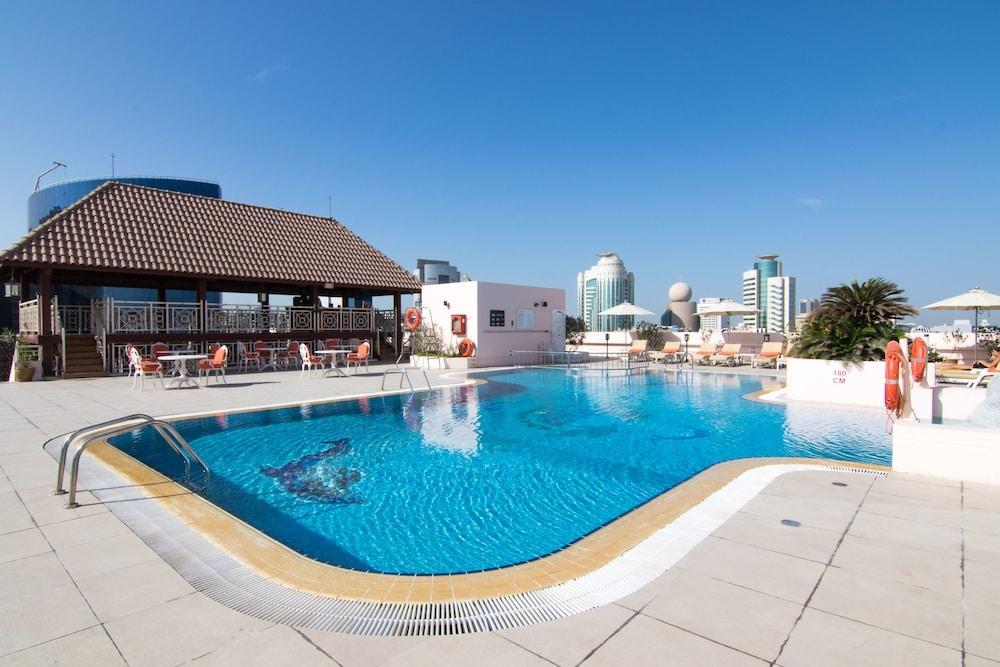 โรงแรมคาร์ลตัน พาเลซ ดูไบ ภายนอก รูปภาพ Rooftop pool