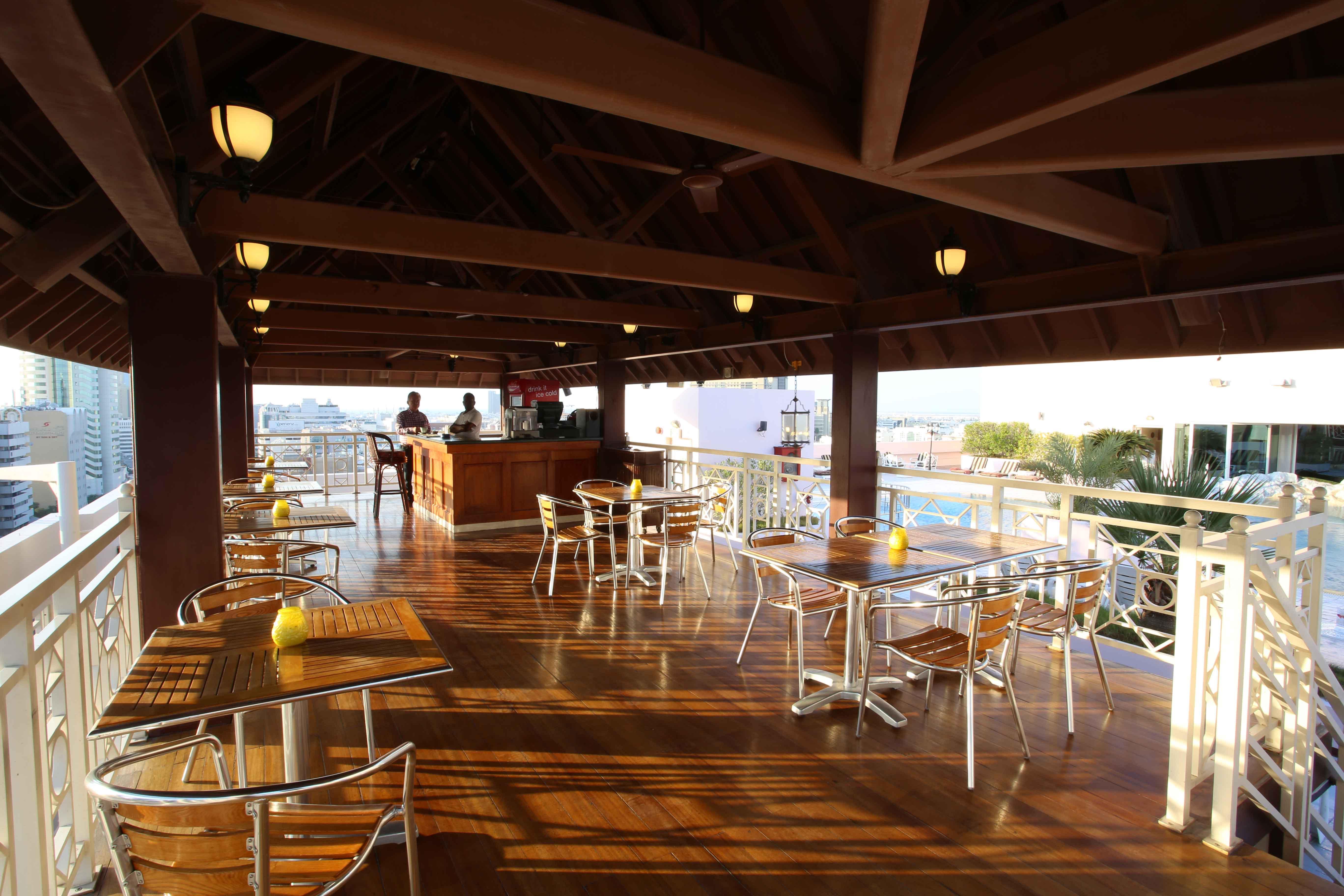 โรงแรมคาร์ลตัน พาเลซ ดูไบ ภายนอก รูปภาพ The interior of the restaurant