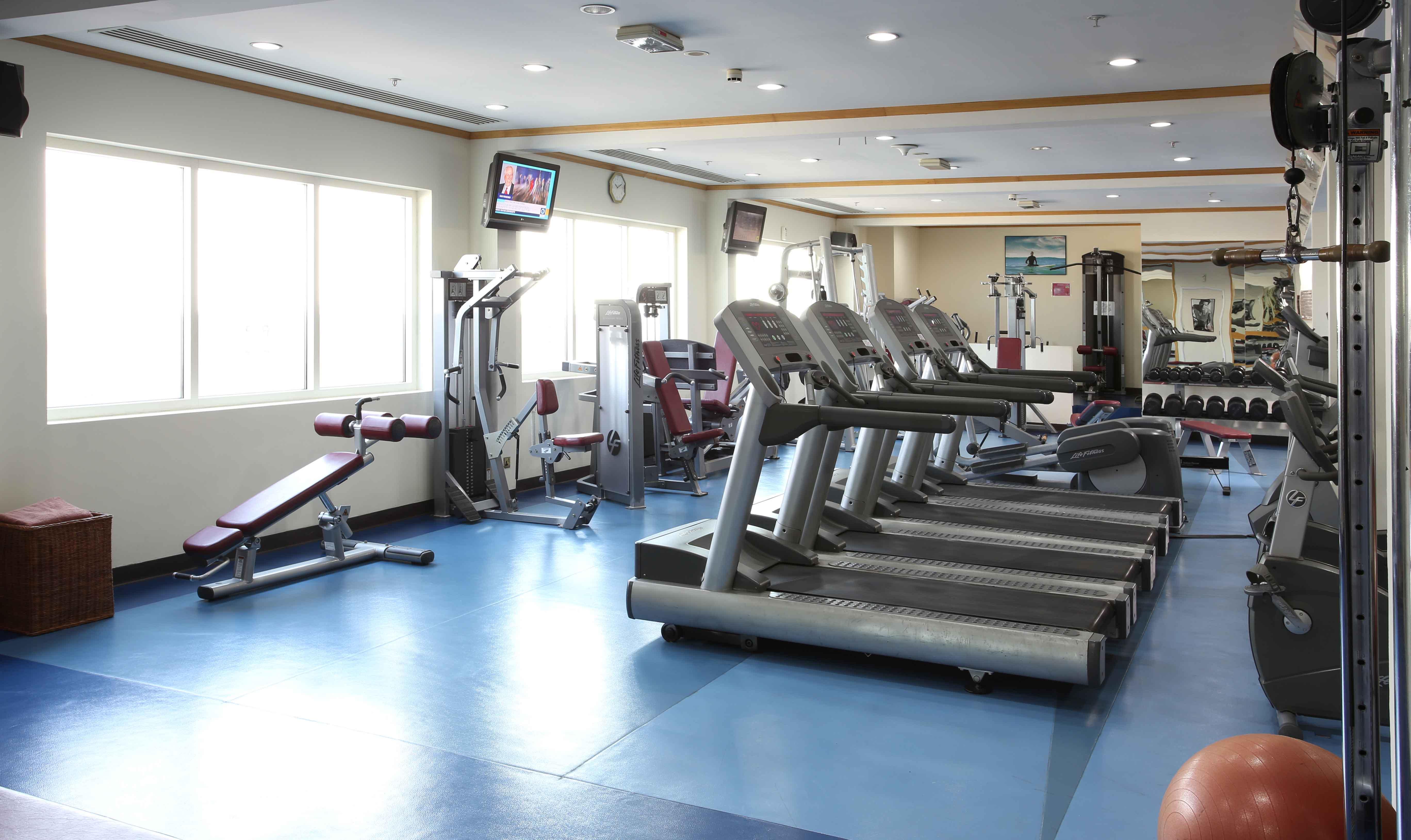 โรงแรมคาร์ลตัน พาเลซ ดูไบ ภายนอก รูปภาพ A gym in Dubai