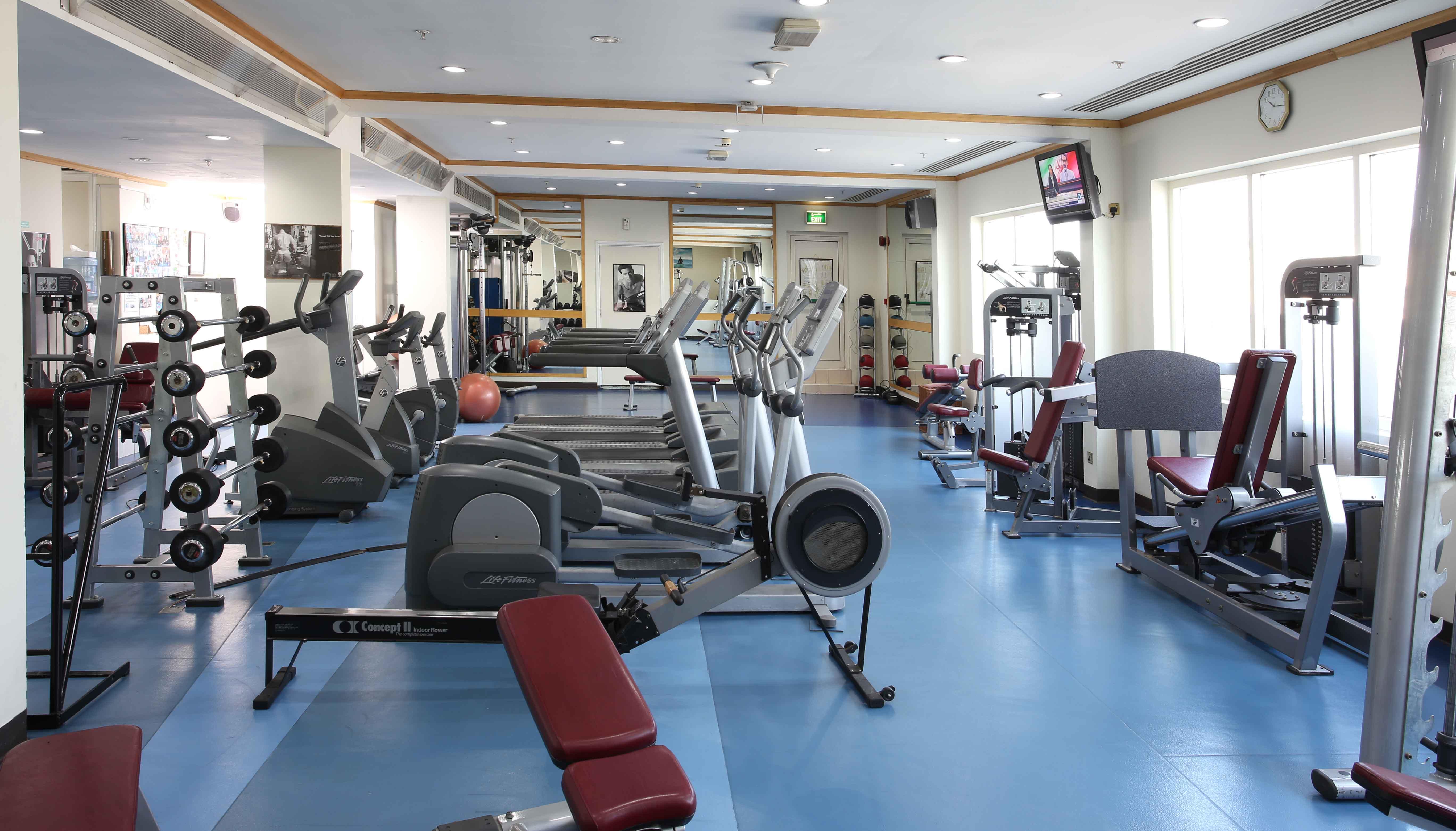 โรงแรมคาร์ลตัน พาเลซ ดูไบ ภายนอก รูปภาพ A gym in Dubai