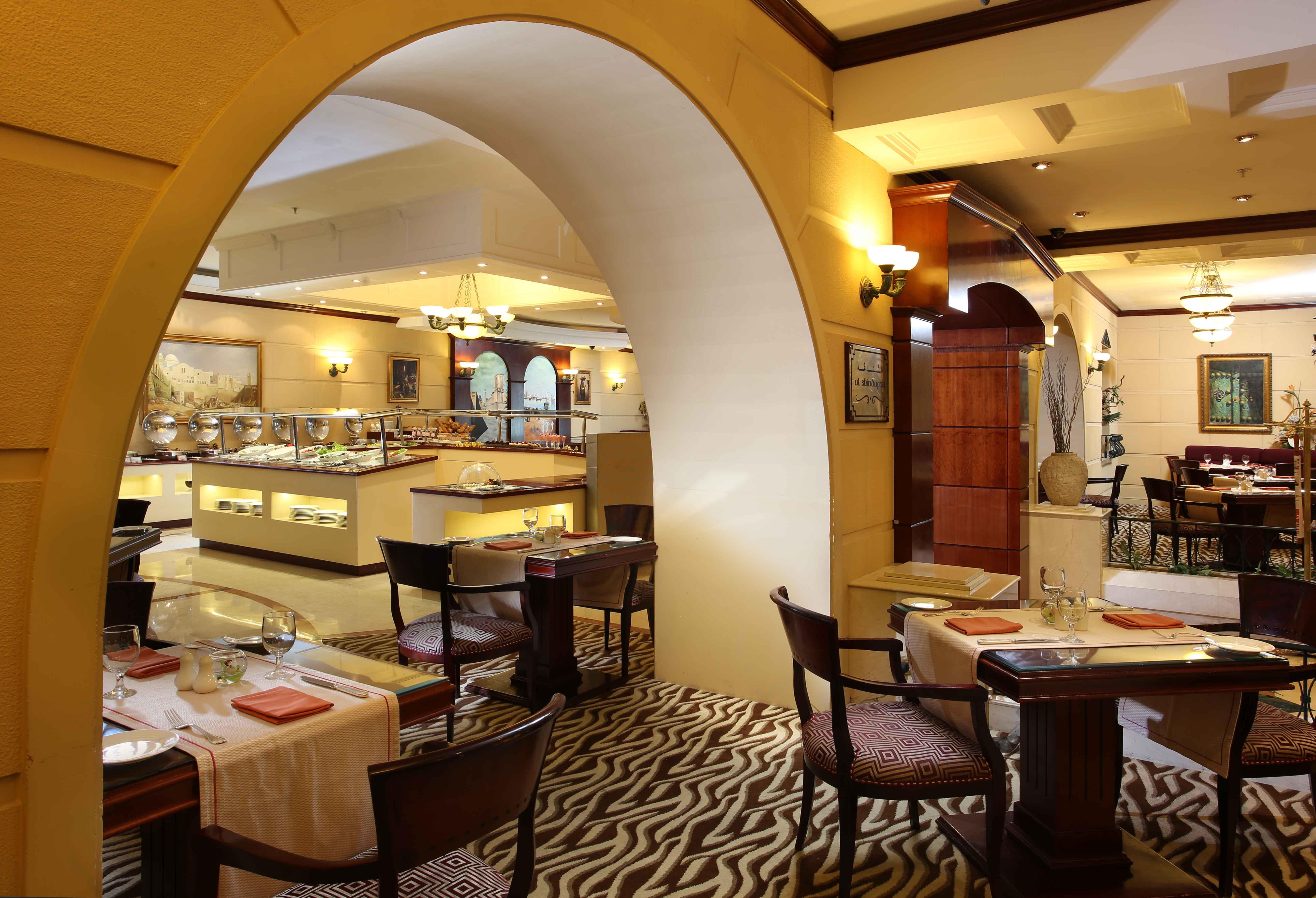 โรงแรมคาร์ลตัน พาเลซ ดูไบ ภายนอก รูปภาพ The interior of the restaurant