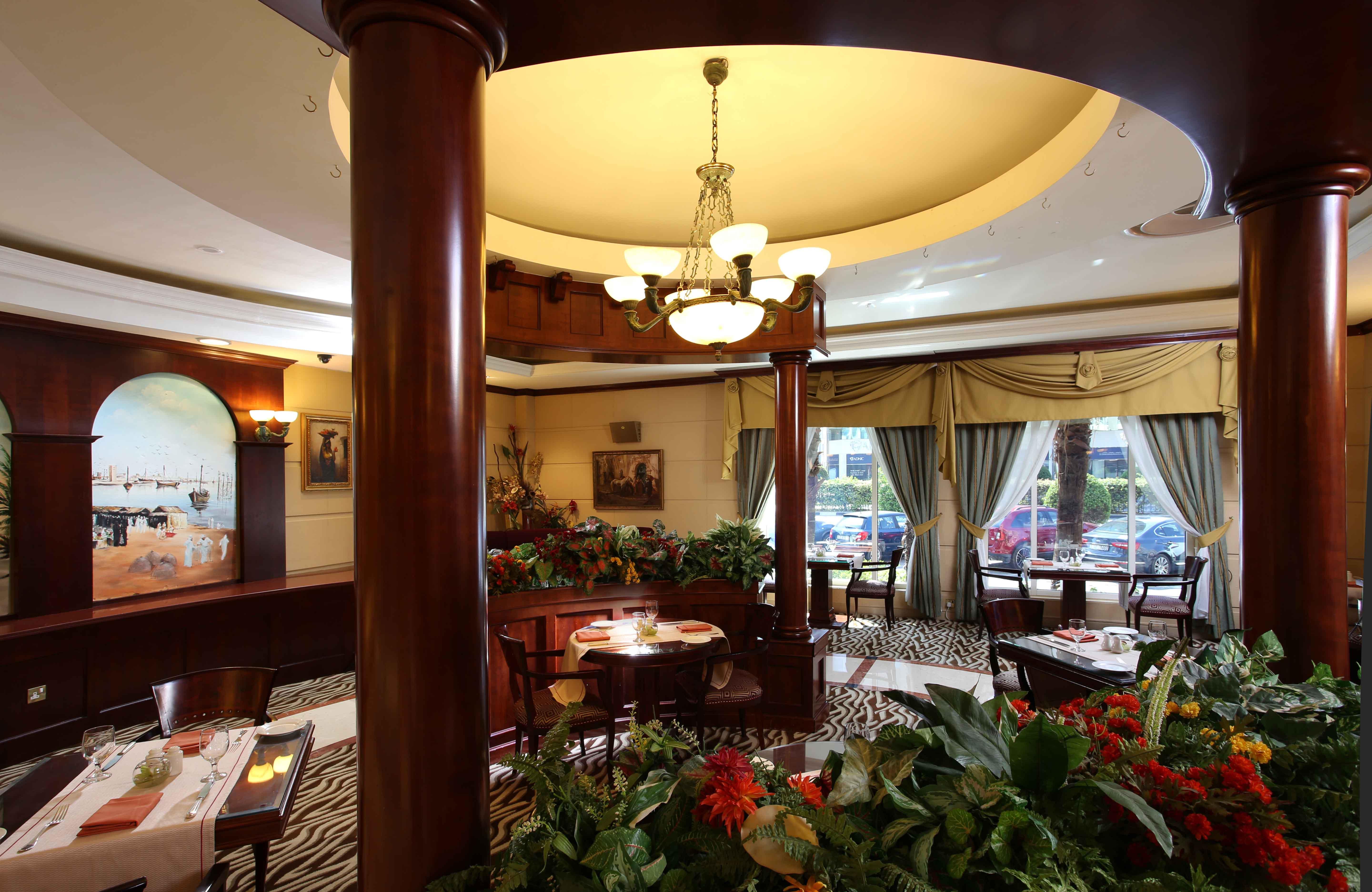 โรงแรมคาร์ลตัน พาเลซ ดูไบ ภายนอก รูปภาพ Restaurant