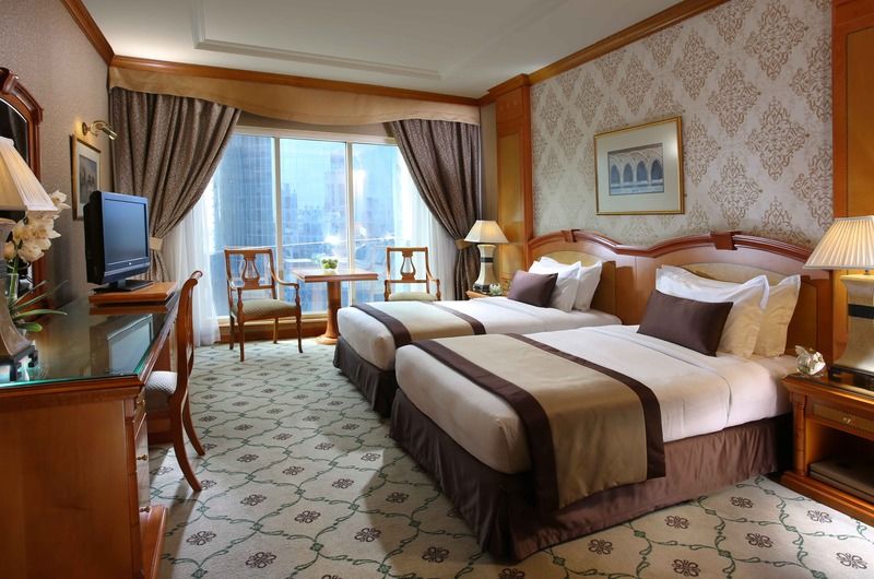 โรงแรมคาร์ลตัน พาเลซ ดูไบ ภายนอก รูปภาพ A room at the hotel