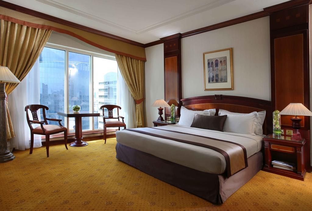โรงแรมคาร์ลตัน พาเลซ ดูไบ ภายนอก รูปภาพ A room at the hotel