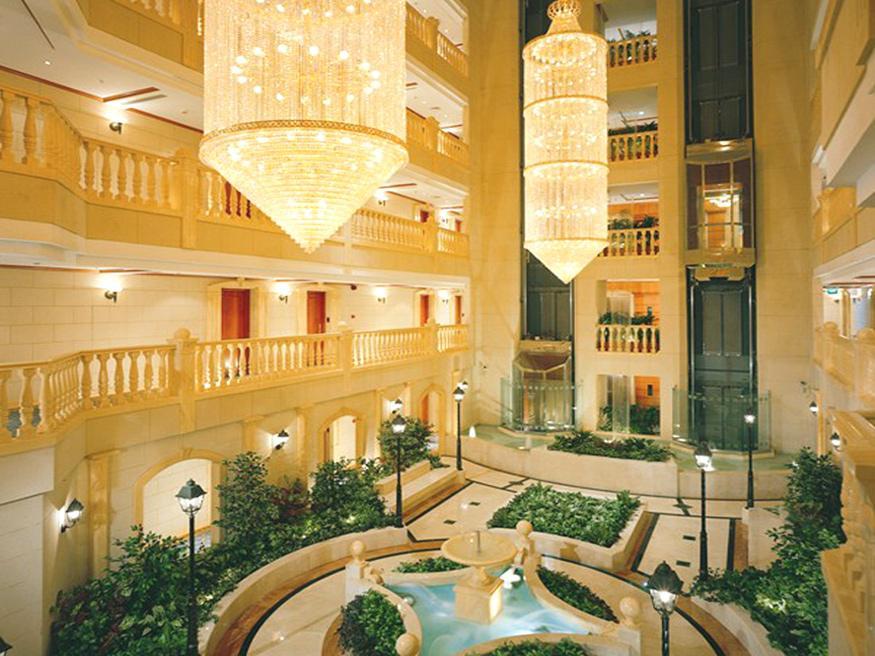 โรงแรมคาร์ลตัน พาเลซ ดูไบ ภายนอก รูปภาพ The lobby of the Grand Hyatt Hotel