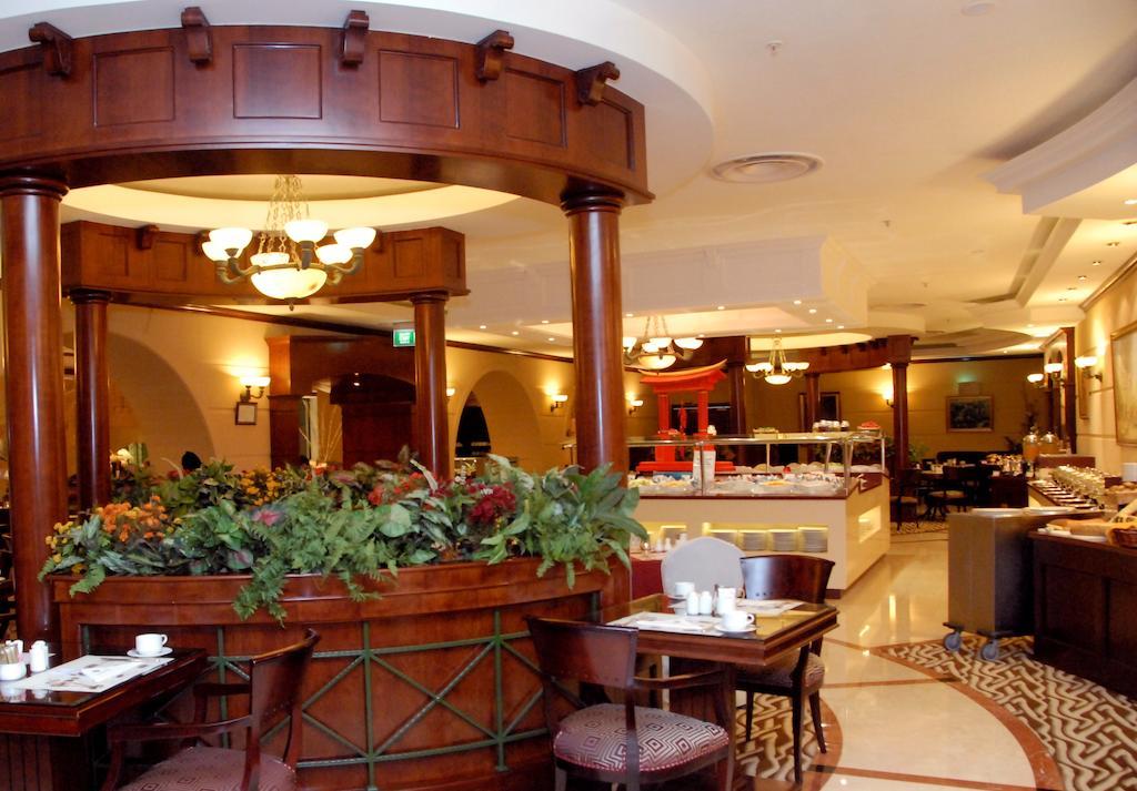 โรงแรมคาร์ลตัน พาเลซ ดูไบ ภายนอก รูปภาพ The restaurant