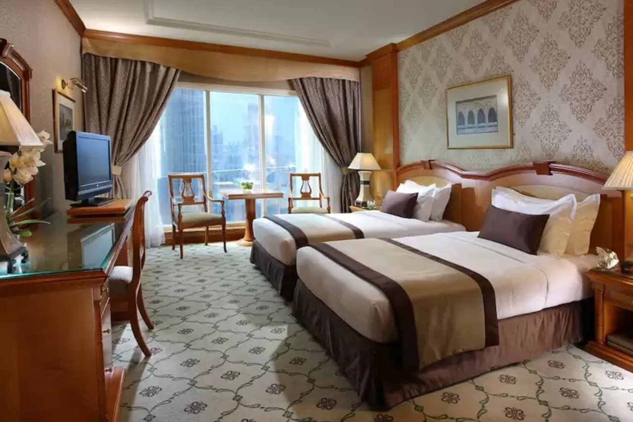 โรงแรมคาร์ลตัน พาเลซ ดูไบ ภายนอก รูปภาพ A room at the hotel